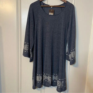 Easel Knit Tunic Swing Dress Embroidered Detail‎ Flare Sleeve Size Large